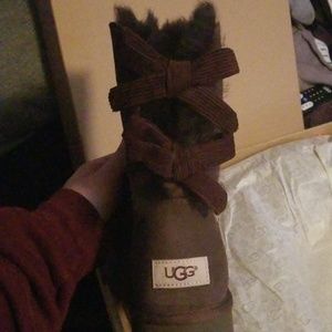 Size 9 Brown uggs bailey bow corduroy